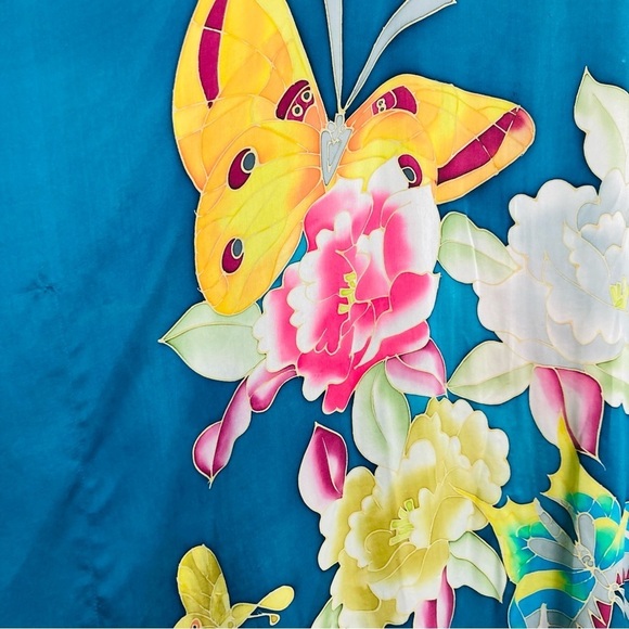 Soft silk blue floral and butterfly caftan. One size. - Picture 2 of 12